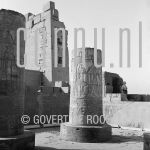 20-04-2007 Egypte.

[keywords]Black & White Image, Pillar[/keywords]